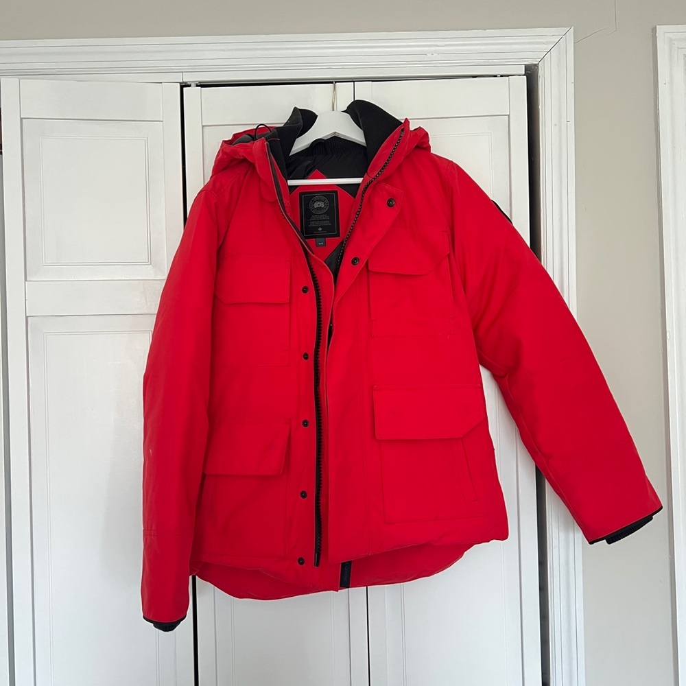 Canada Goose Red Puffer Jacket Weather-Resistant Quilted Design